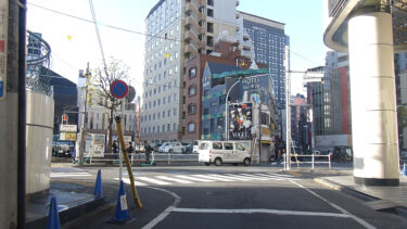 新宿の道路～明治通り日清食品前から職安通り（動画あり）